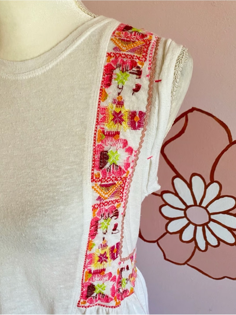 Free People Cropped Cream Tank Top with Pink Floral Embroidered Panels M NWT - Picture 4 of 13